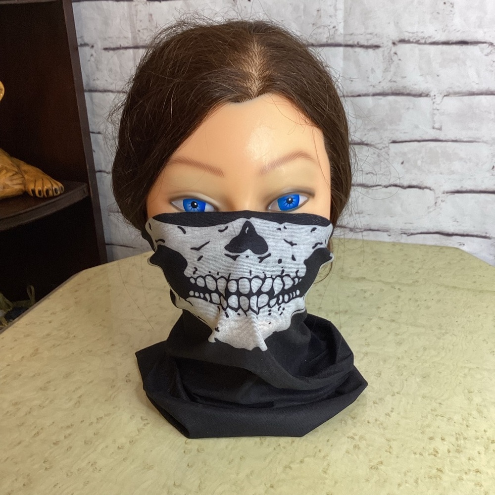Skeleton Skull Gaitor Face Cover NWOT